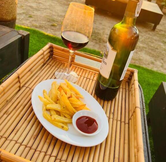 הוסטל North Shores Inn