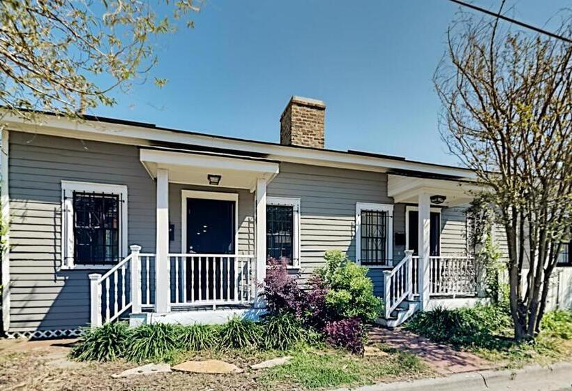 ホテル Blair Street Cottage