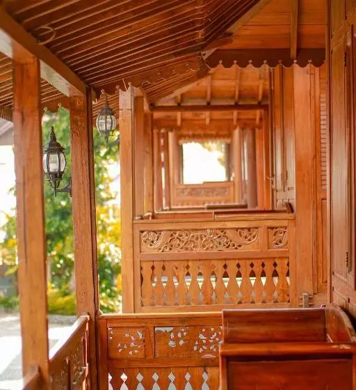 Hotelli Joglo Kecombrang Bromo