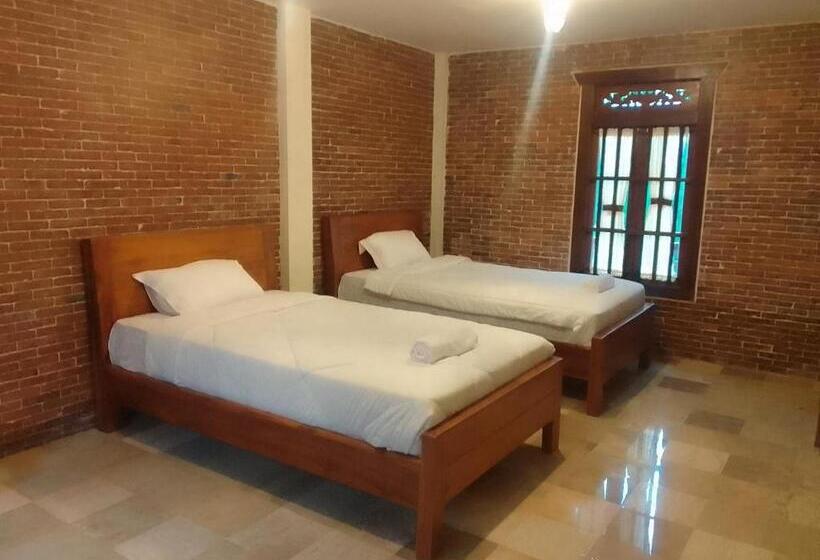 Hotel Joglo Kecombrang Bromo