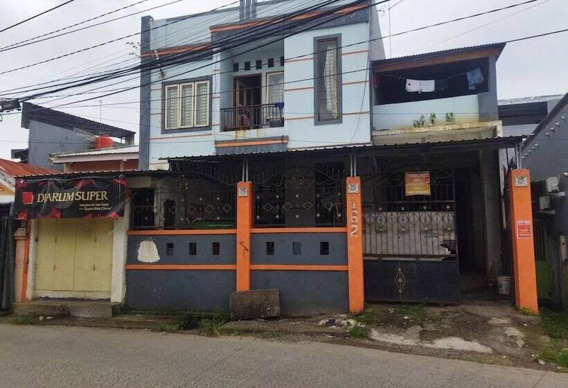 호텔 Oyo 92100 Kost Biru