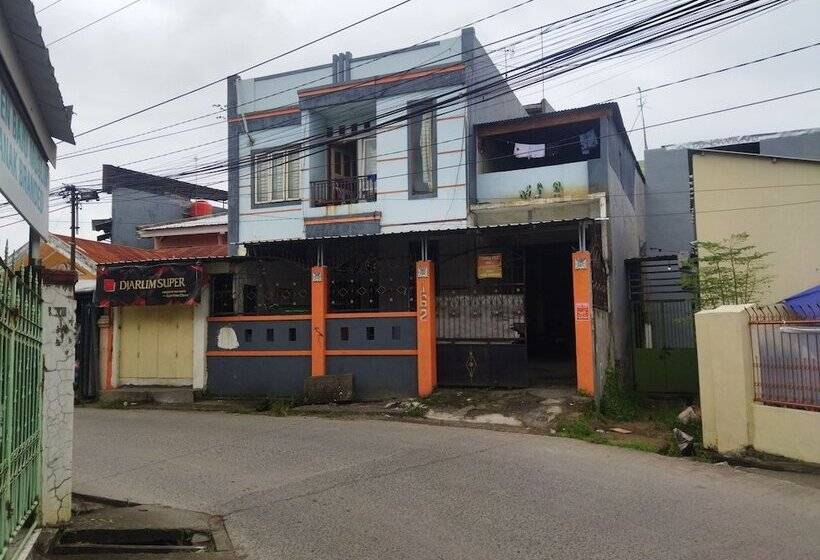 호텔 Oyo 92100 Kost Biru