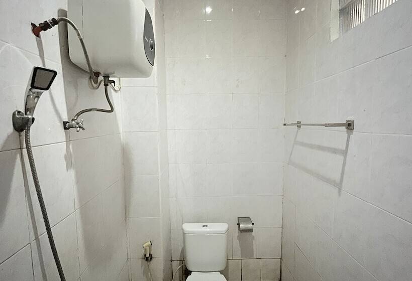 호텔 Oyo 92100 Kost Biru