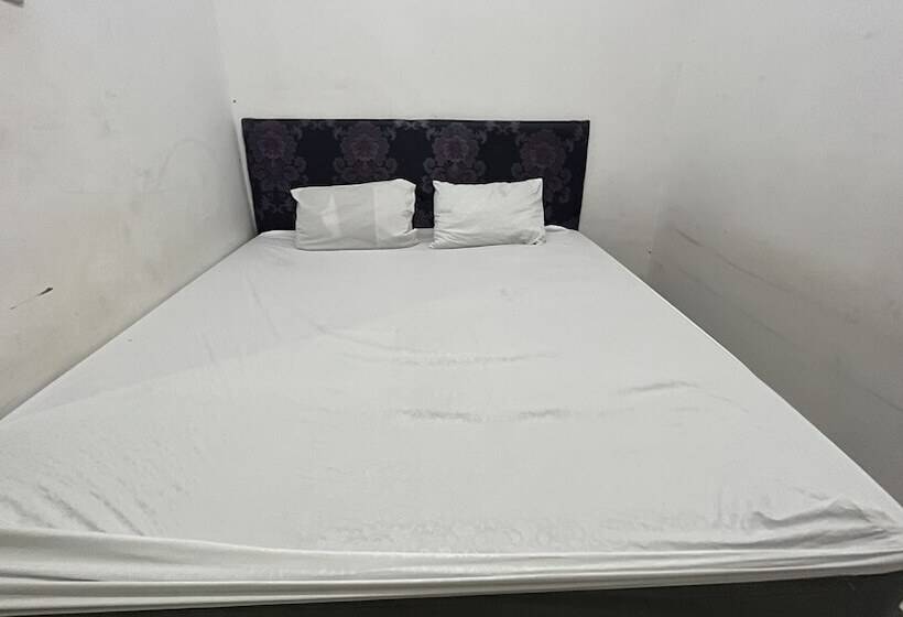 فندق Oyo 92100 Kost Biru