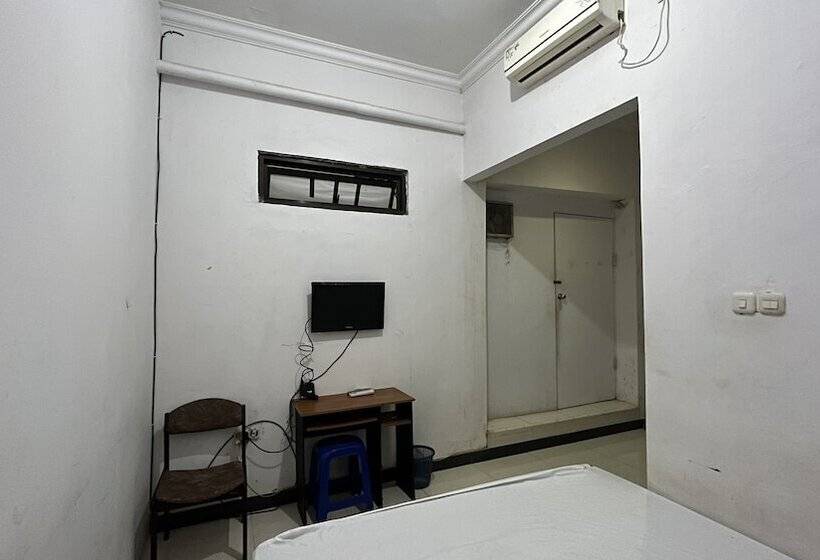 فندق Oyo 92100 Kost Biru