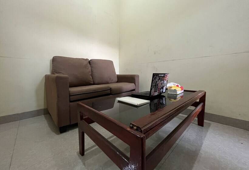 호텔 Oyo 92100 Kost Biru