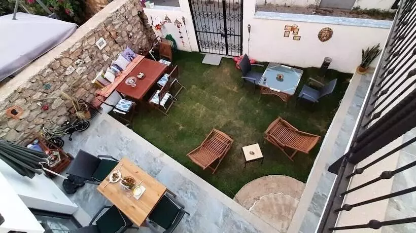 تختخواب و صبحانه Arden S House