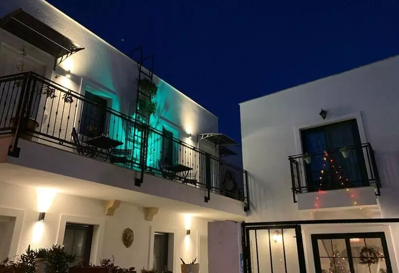 تختخواب و صبحانه Arden S House