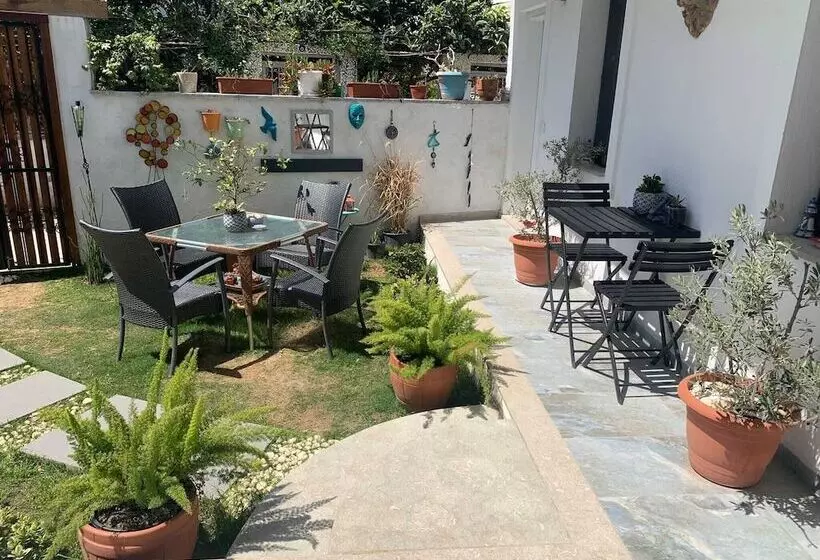 تختخواب و صبحانه Arden S House