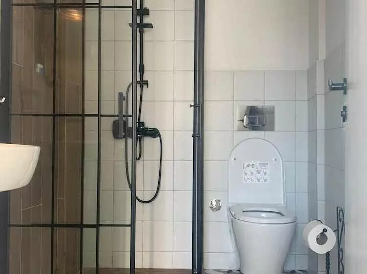 تختخواب و صبحانه Arden S House