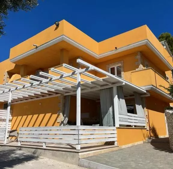 تختخواب و صبحانه La Corte Del Sole