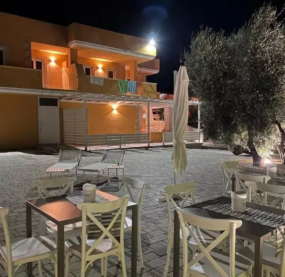 تختخواب و صبحانه La Corte Del Sole