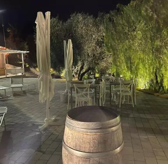 تختخواب و صبحانه La Corte Del Sole