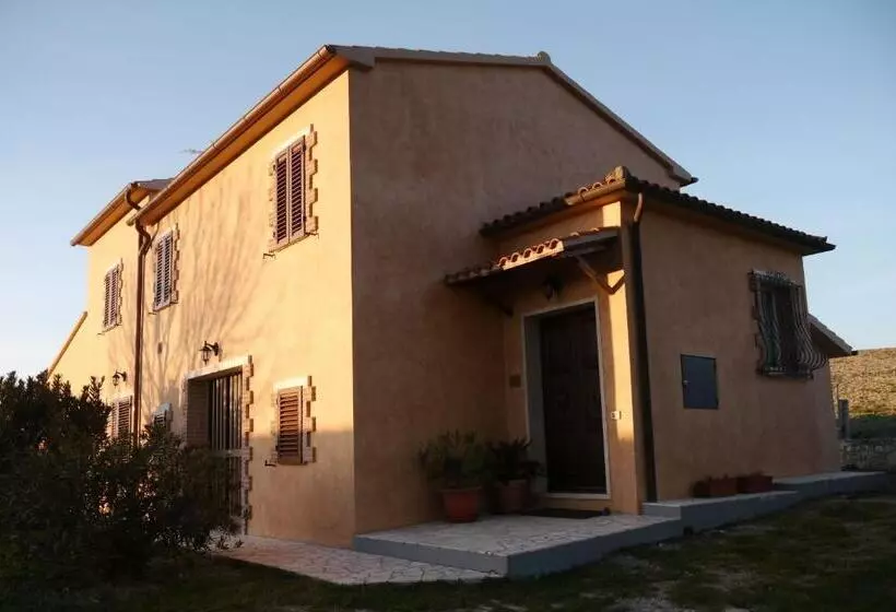 هتل Agriturismo Le Stiacce