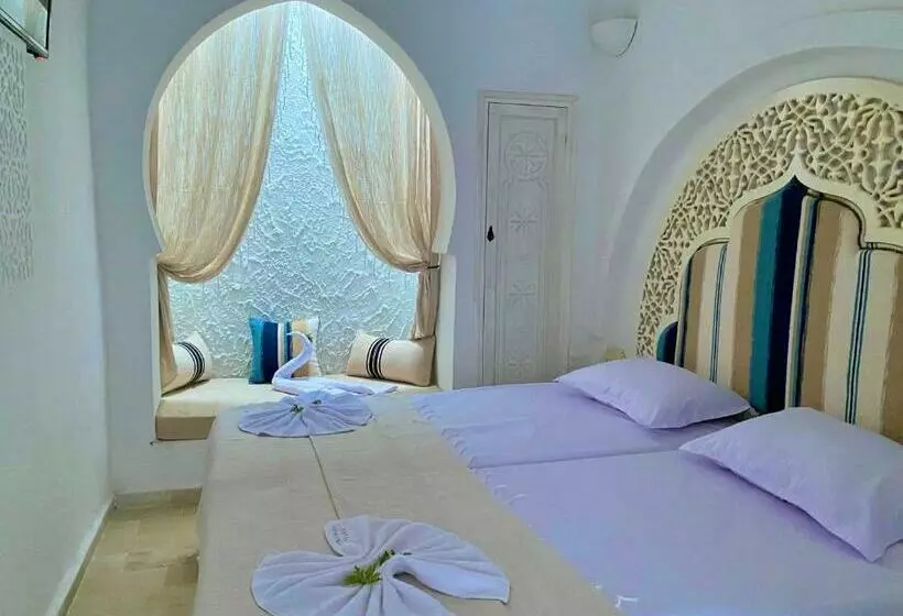 Hotelli Hôtel Djerba Authentique   Au Centre De Midoun