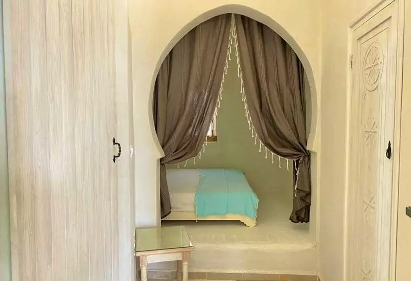 Hotelli Hôtel Djerba Authentique   Au Centre De Midoun