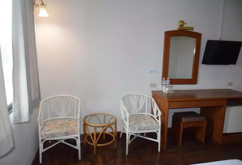 هتل Puangpen Villa