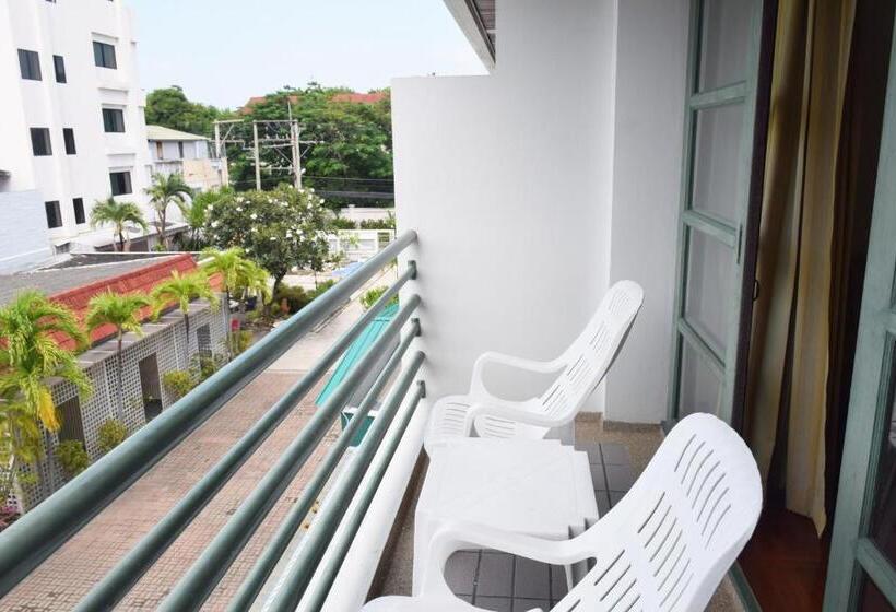 هتل Puangpen Villa