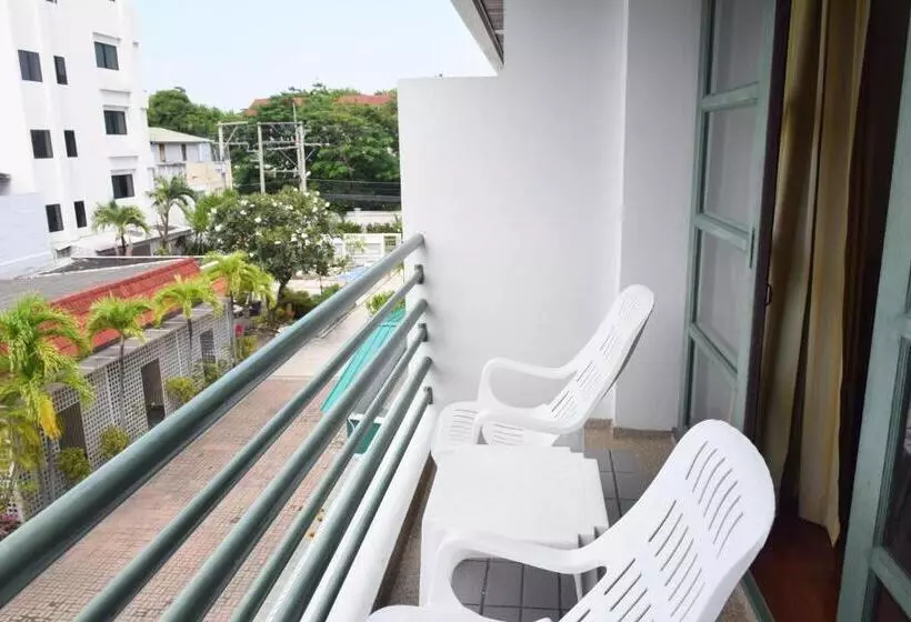 هتل Puangpen Villa