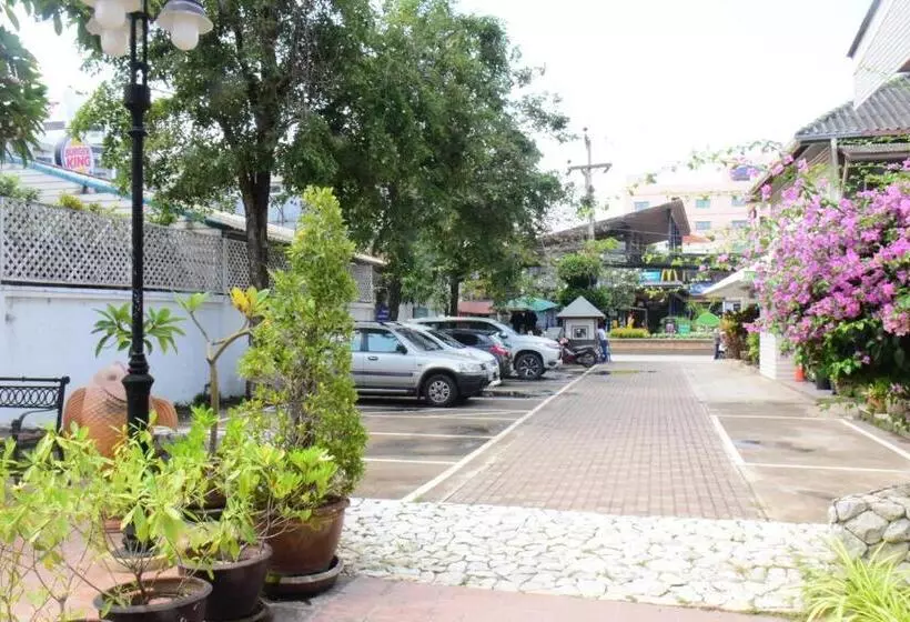 هتل Puangpen Villa