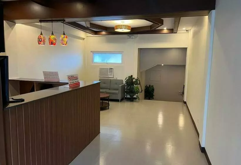 ホテル Traveler S Inn Bajada