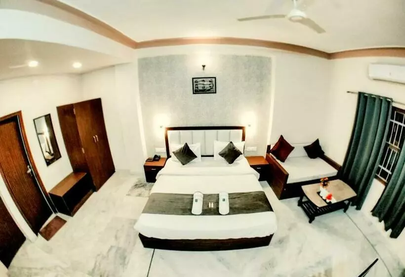 ホテル Tripli Udaipur