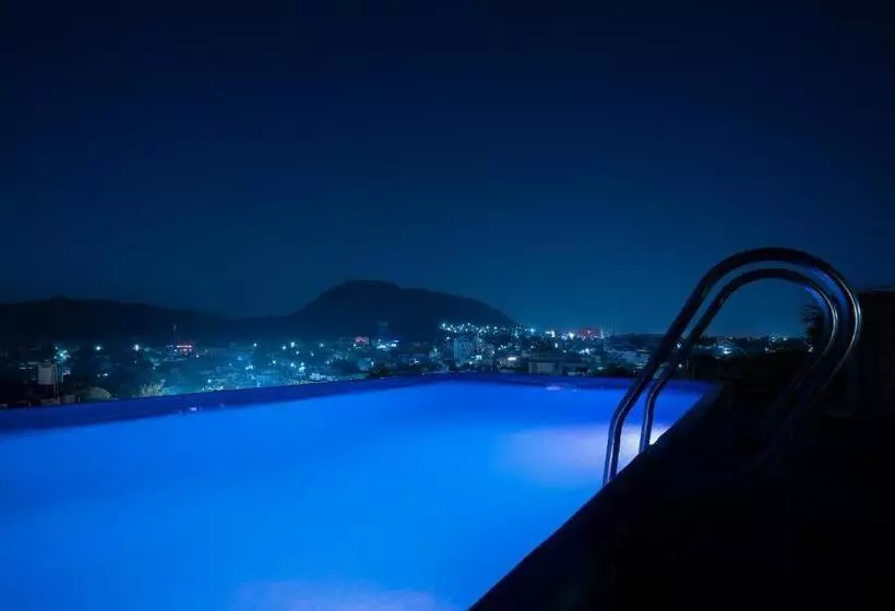 ホテル Tripli Udaipur