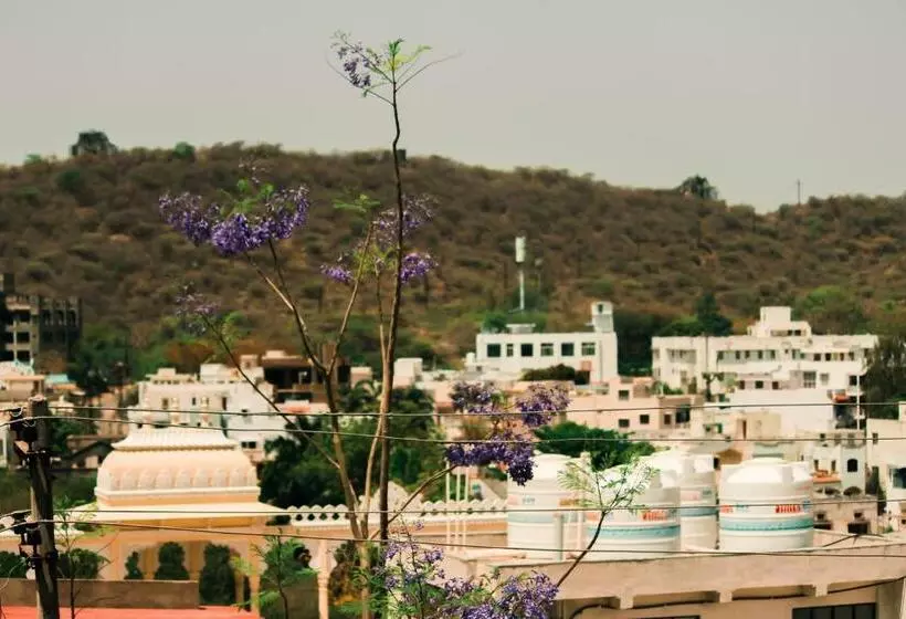 ホテル Tripli Udaipur
