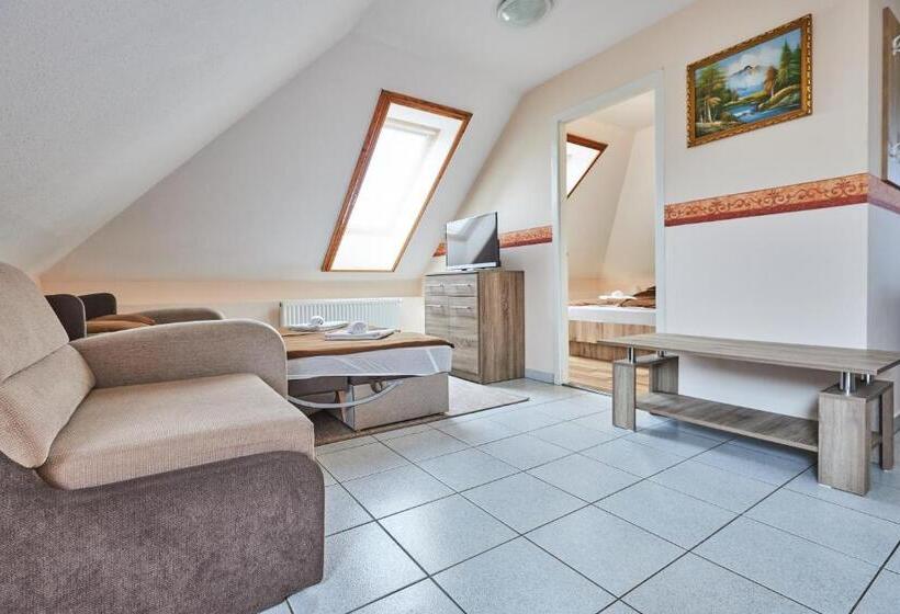 پانسیون Ada Apartmanház