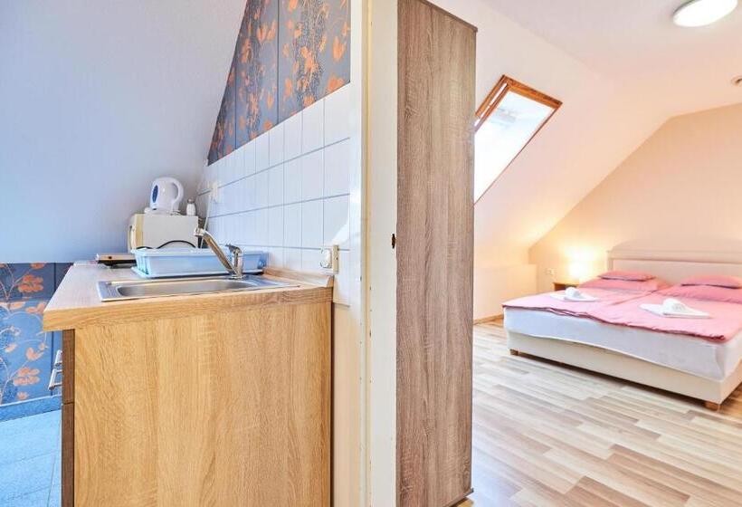 پانسیون Ada Apartmanház