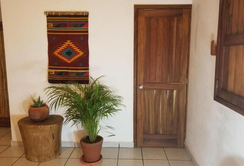 פנסיון Casa Aditi