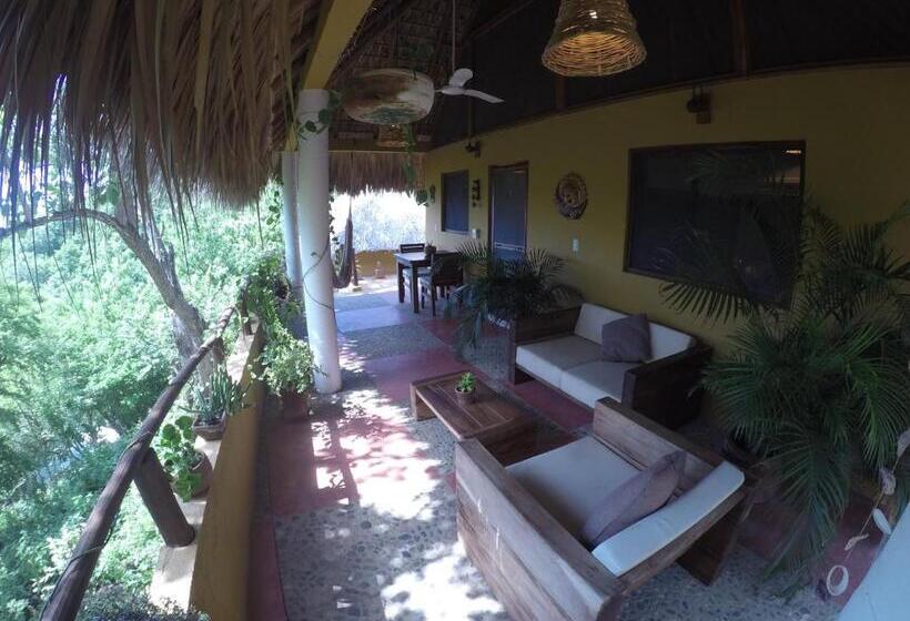 פנסיון Casa Aditi