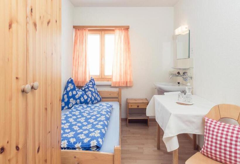 Hostel Berghaus Diavolezza