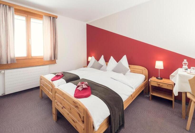 Hostel Berghaus Diavolezza