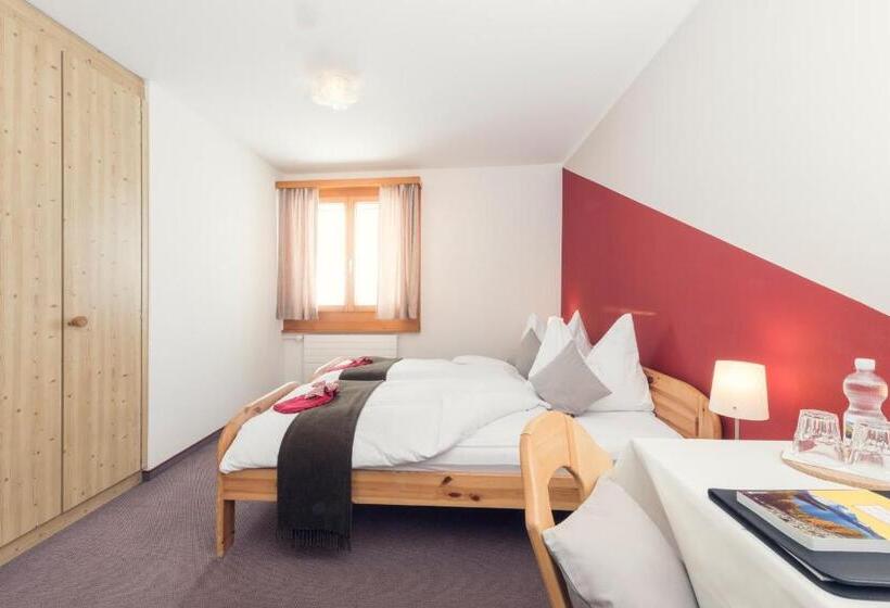 Hostel Berghaus Diavolezza