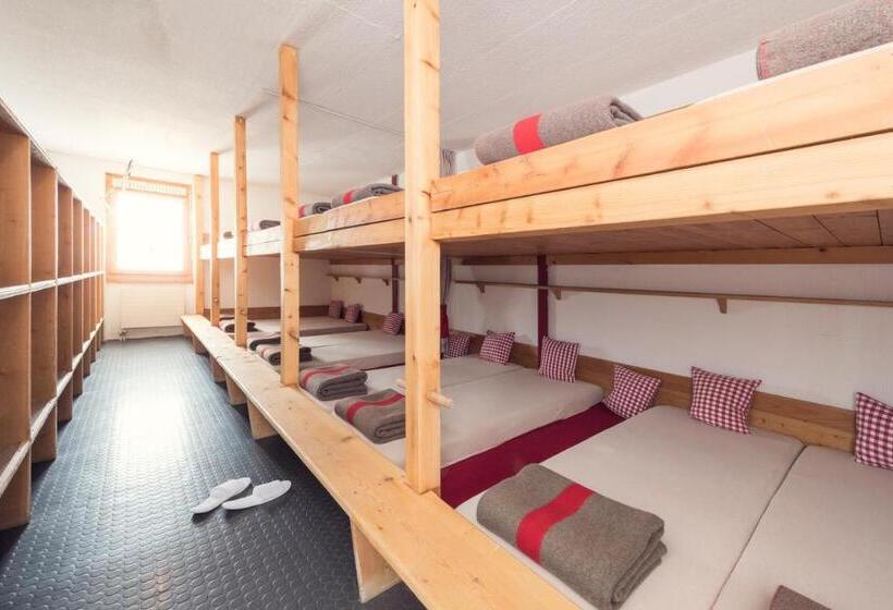Hostel Berghaus Diavolezza