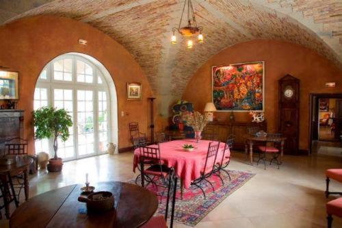 Отель Domaine Du Grand Malherbes