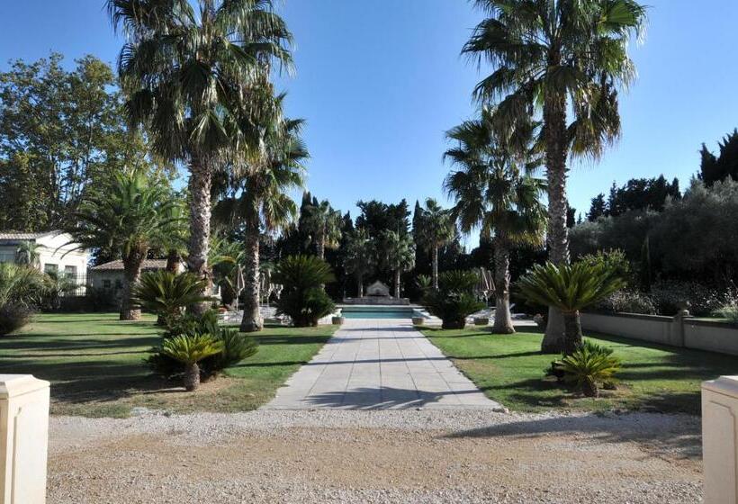 Отель Domaine Du Grand Malherbes