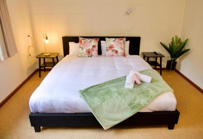 Green Gables Motel In Warburton