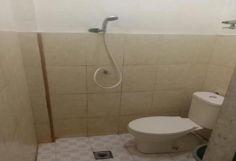 בית מלון כפרי Oyo 92503 Penginapan & Villa Sirait