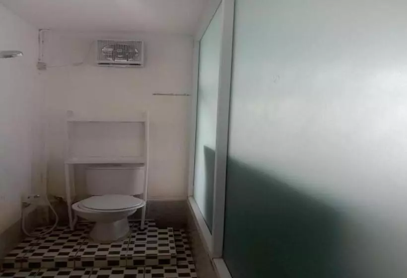 Hotelli Oyo 92503 Penginapan & Villa Sirait