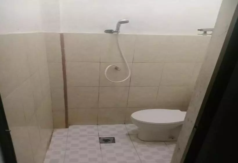 Hotelli Oyo 92503 Penginapan & Villa Sirait