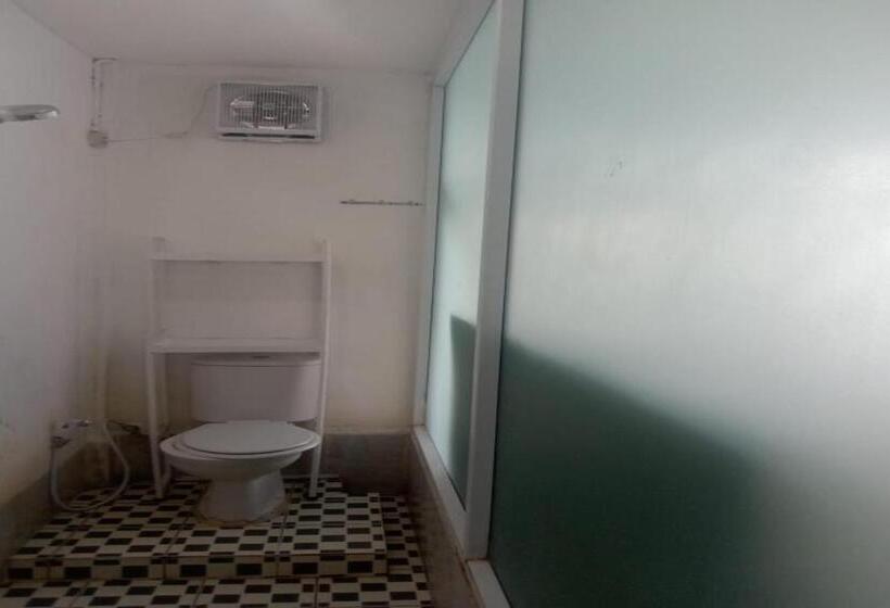 בית מלון כפרי Oyo 92503 Penginapan & Villa Sirait