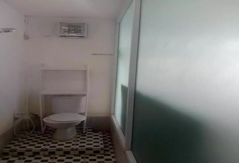 Hotelli Oyo 92503 Penginapan & Villa Sirait