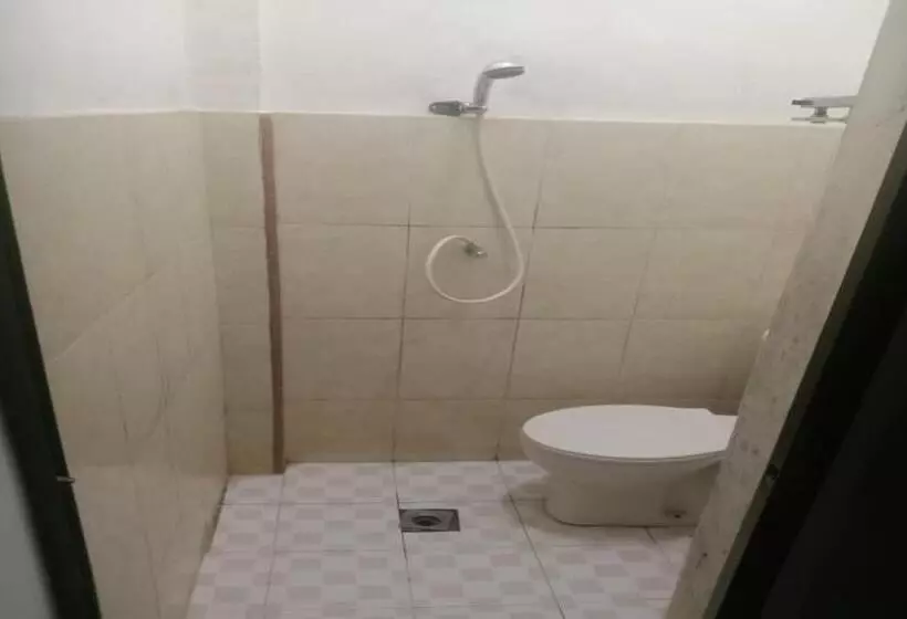 Hotelli Oyo 92503 Penginapan & Villa Sirait