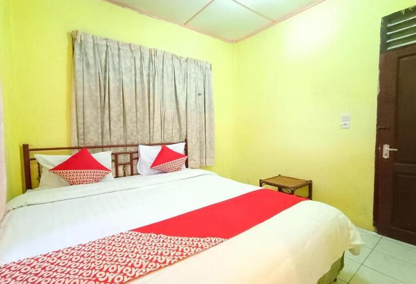 בית מלון כפרי Oyo 92503 Penginapan & Villa Sirait