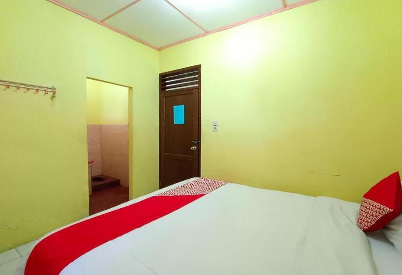 בית מלון כפרי Oyo 92503 Penginapan & Villa Sirait