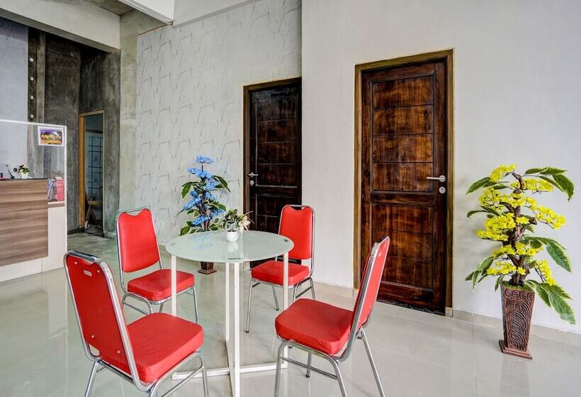 ホテル Super Capital O 92506 K1 Residence Gedangan