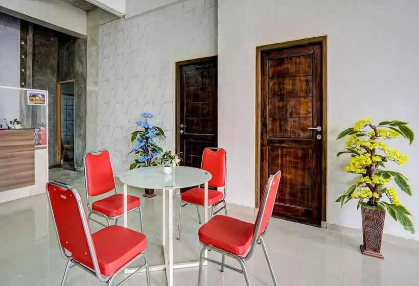 Hotelli Super Capital O 92506 K1 Residence Gedangan