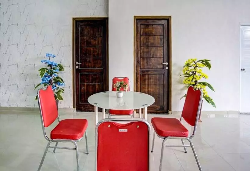 Hotelli Super Capital O 92506 K1 Residence Gedangan
